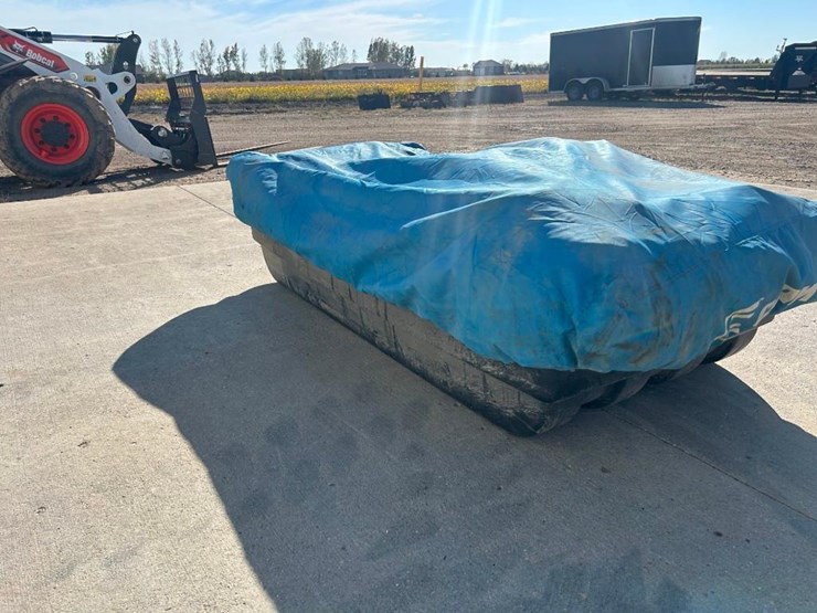 clam-portable-fish-house-image-3