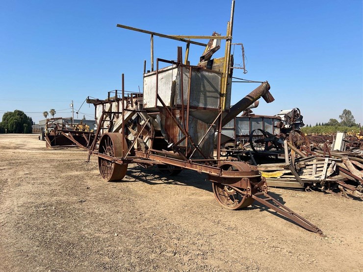 caterpillar-pull-type-combine-image-1