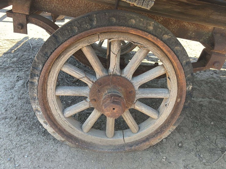 propane-tank-on-wagon-image-27