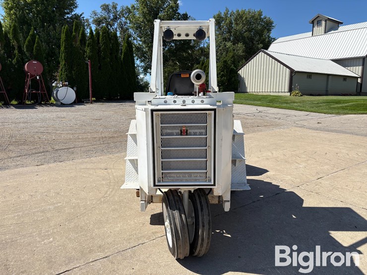 1958-honey-bee-hydro-loader-2wd-tractor-image-6