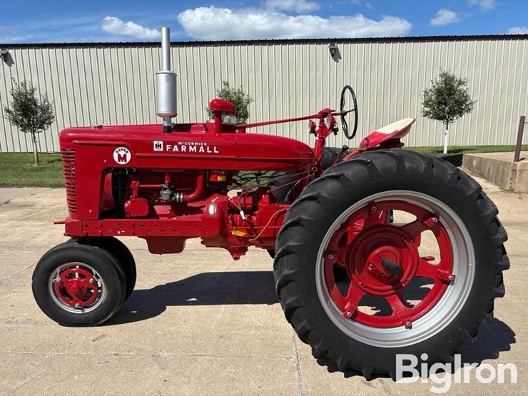 1953-ih-farmall-super-m-2wd-tractor-image-8