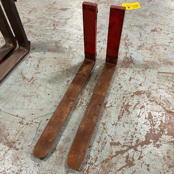 #7207 • 36" x 4" Forklift Pallet Forks