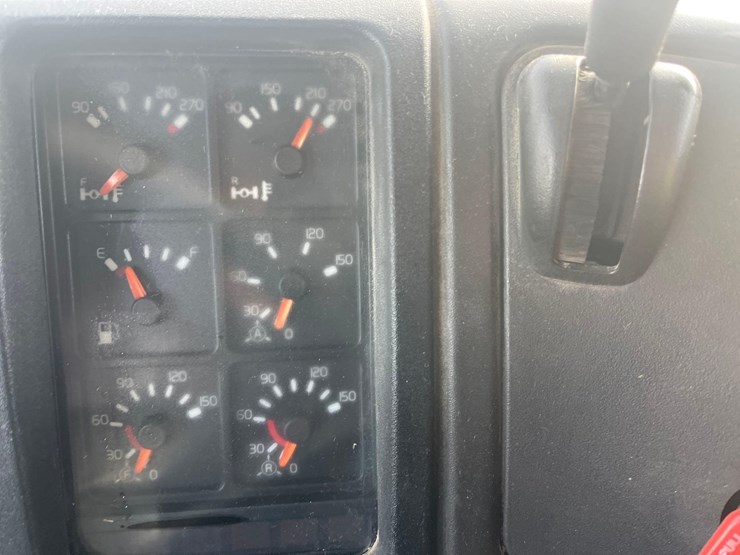 1998-volvo-semi-image-40