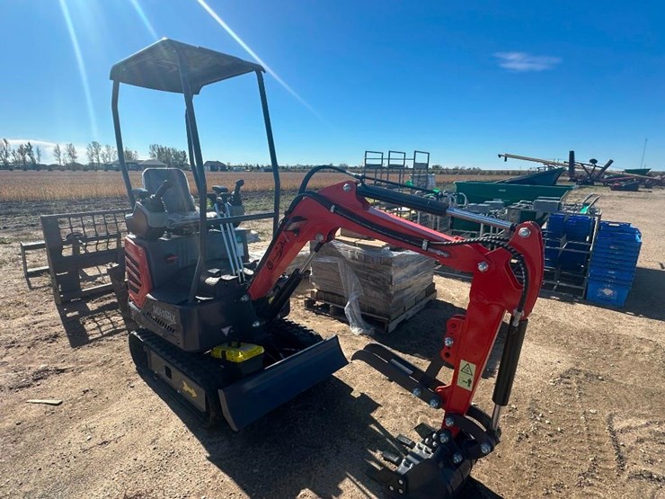 2024-industry-mx-15rx-mini-excavator-image-2