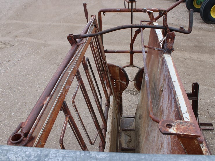 #4092-•-#4092--calf-table,-adj-alley-image-9