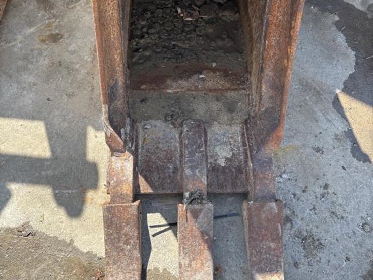 #5052-•-2018-geith-mx6hd-approx-12"-mini-tooth-bucket-image-6