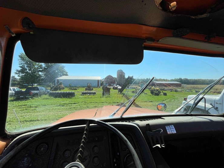 1984-ford-8000-image-60