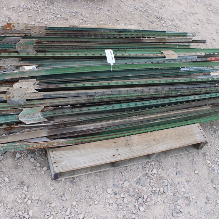 #4009 • #4009 - Steel T Posts