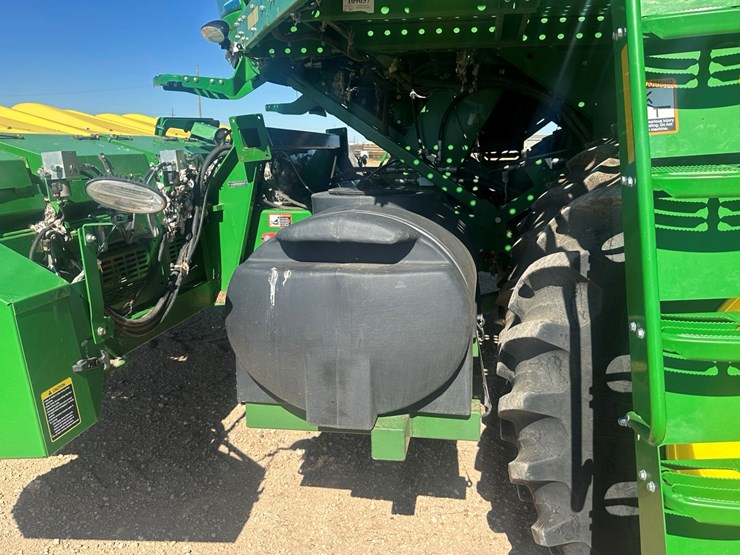 2017-john-deere-cs690-image-40