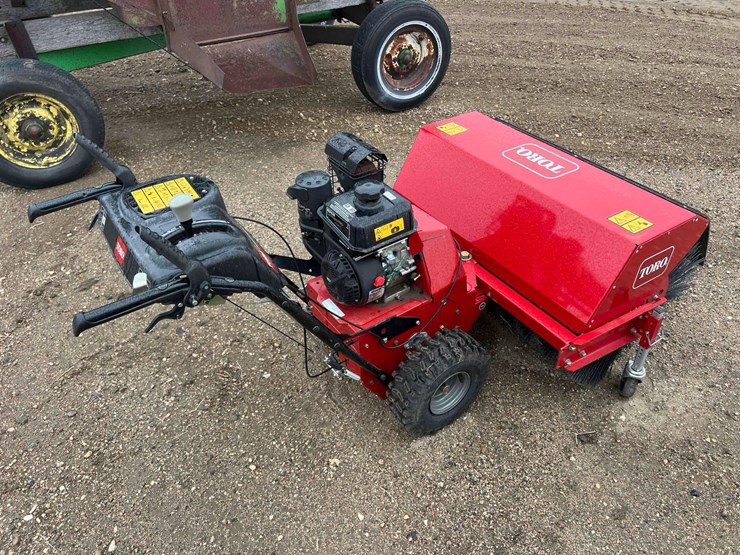 toro-power-broom-image-4