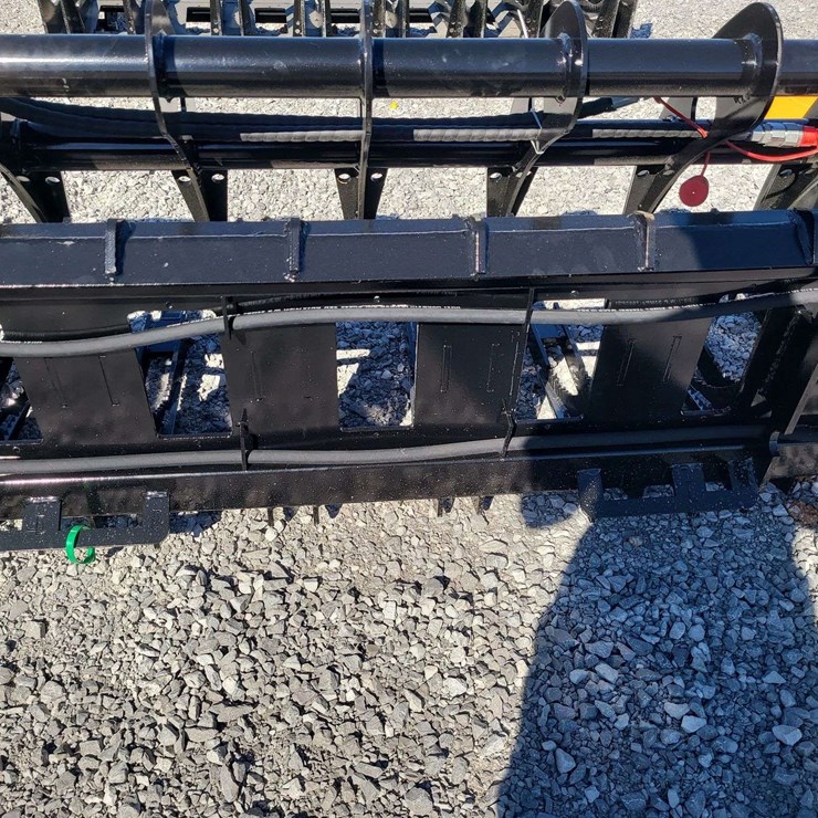 Skid steer grapple. 72" wide.