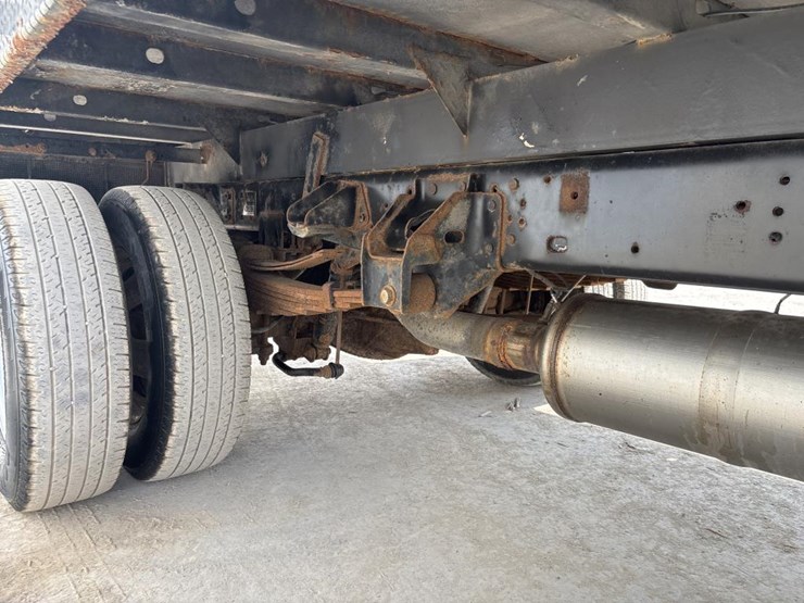 2015-dodge-ram-3500-image-32