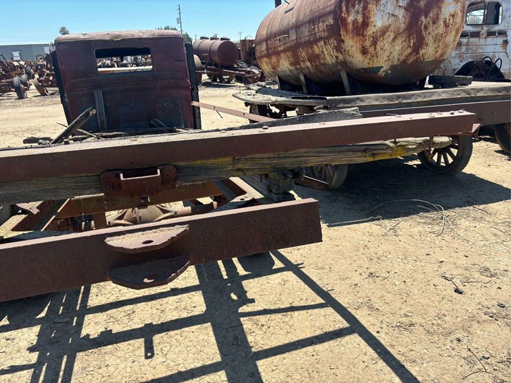 truck-cab-and-chassis-image-33