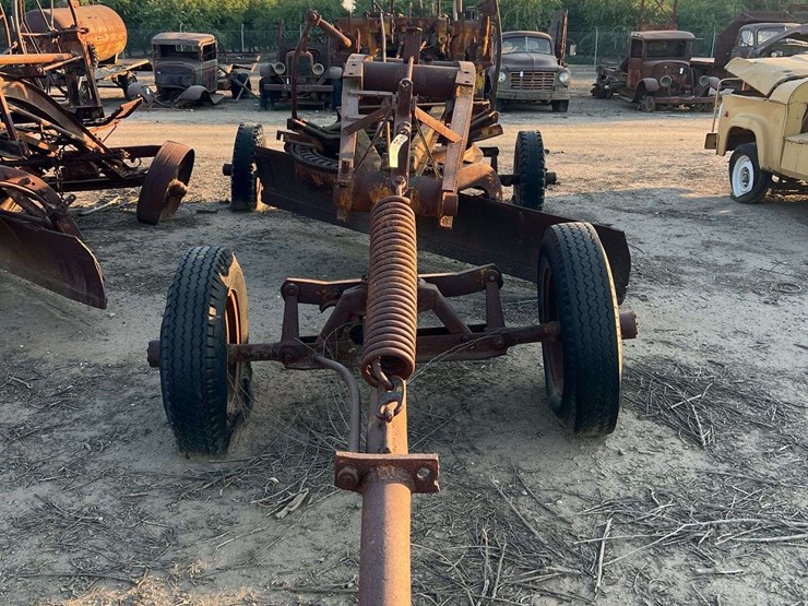 pull-type-road-grader-image-4