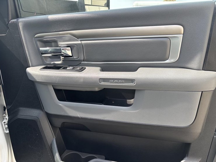 2015-dodge-ram-3500-image-41