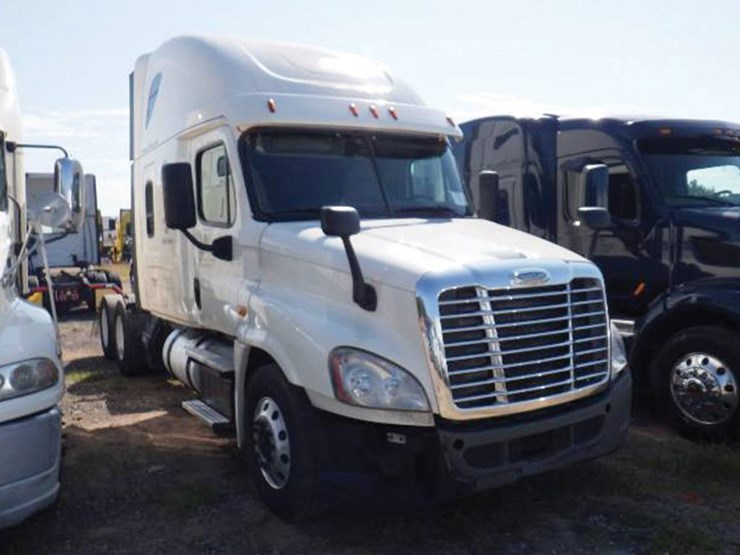 2016-freightliner-cascadia-125-image-1