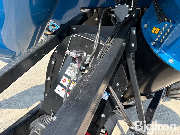 2024-kinze-1421-grain-cart-image-14
