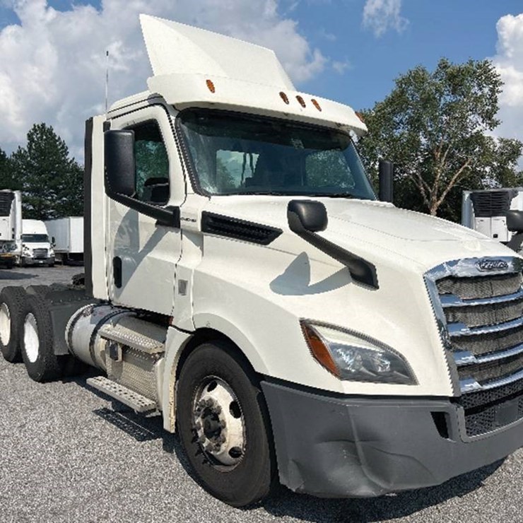 2018 FREIGHTLINER CASCADIA 126