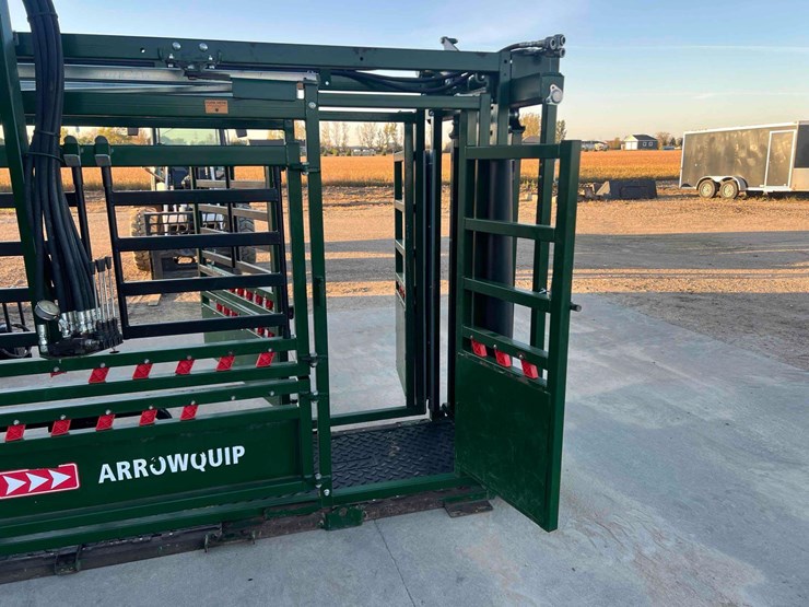 2019-arrowquip-q-power-106-series-hydraulic-squeeze-chute-image-12