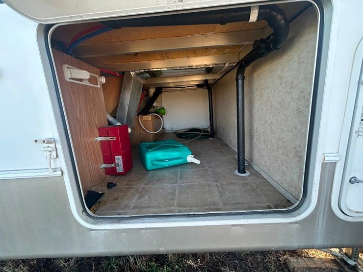 2006-forest-river-cedar-creek-30rkts-camper-image-32