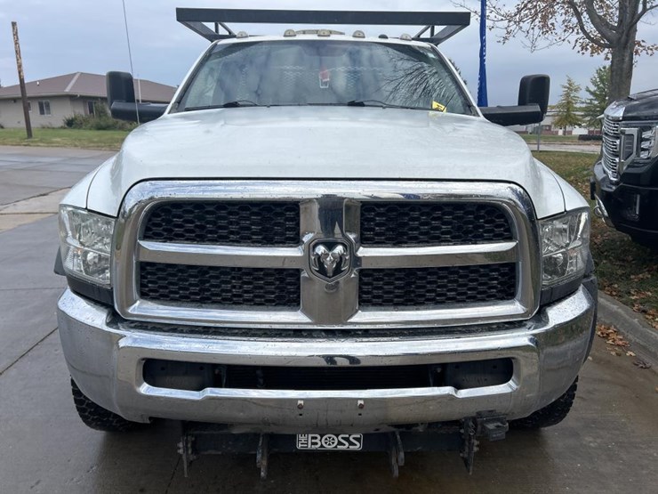 2016-dodge-ram-5500-image-8