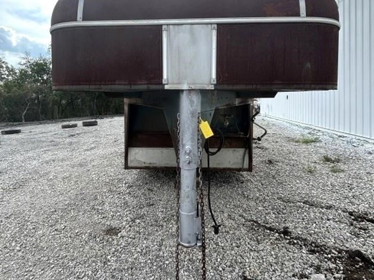 stock-trailer-26'-image-2