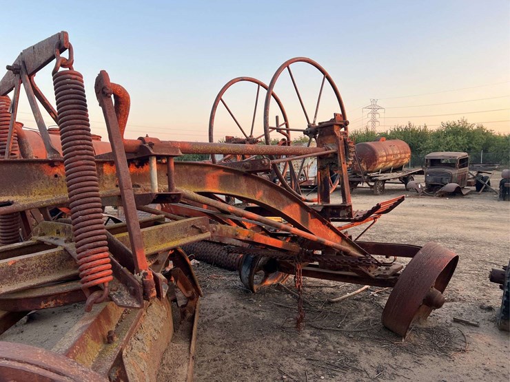 pull-type-road-grader-image-8