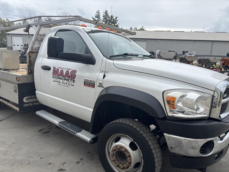 2009-dodge-ram-4500-image-11
