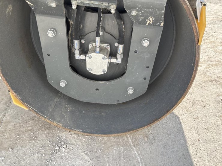 #5056-•-2019-wacker-neuson-rd28-smooth-drum-roller-image-31