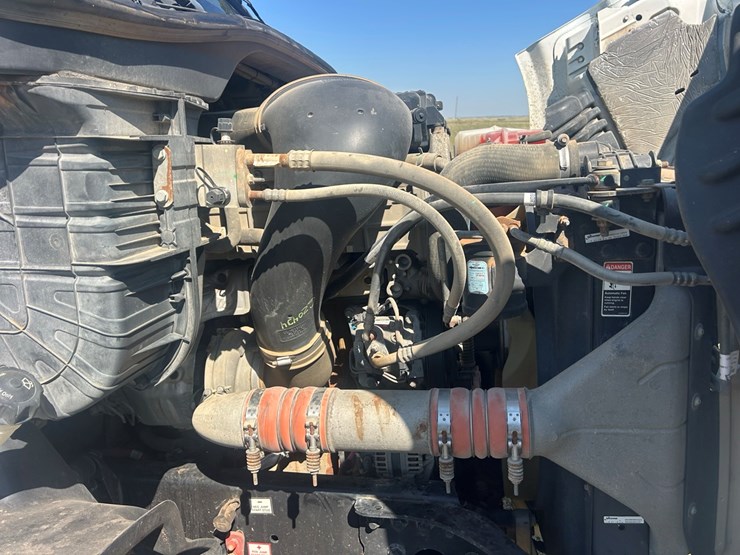 2015-freightliner-cascadia-113-image-27