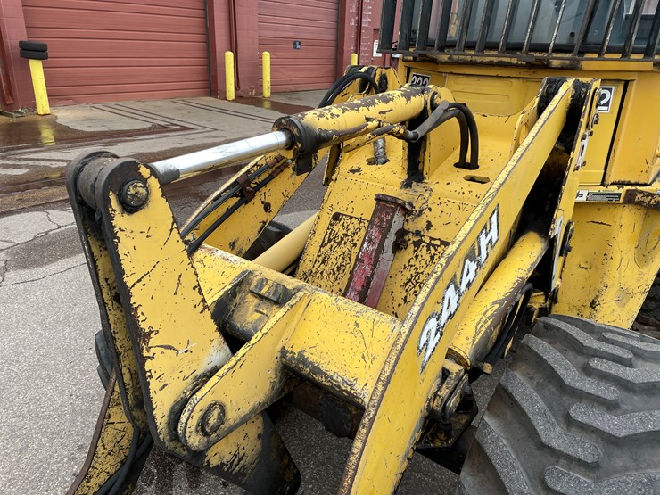deere-244h-image-16