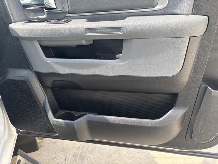 2015-dodge-ram-3500-image-39