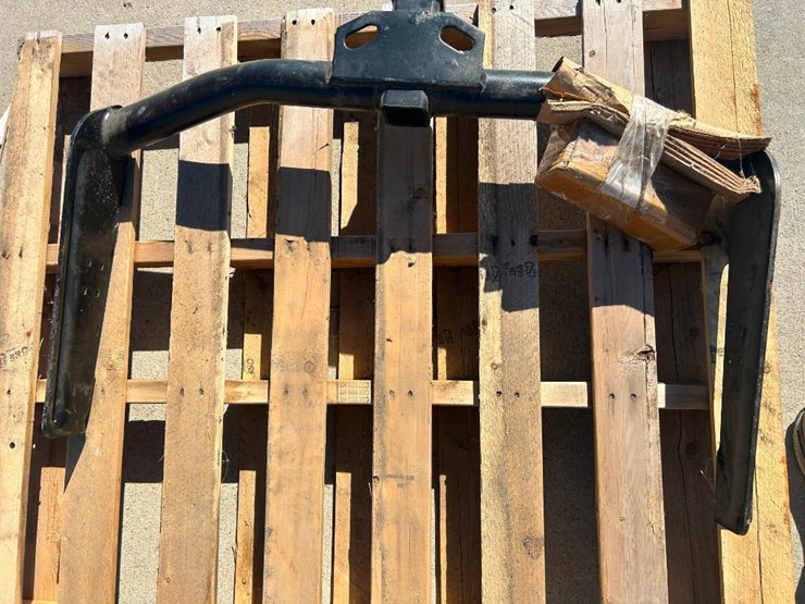 hitch-with-mounting-brackets-image-2