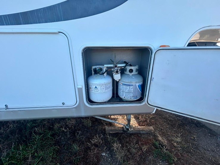 2006-forest-river-cedar-creek-30rkts-camper-image-35