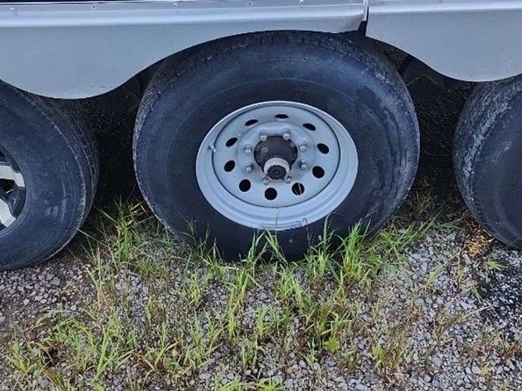 2013-dutchman-voltage-toy-hauler-40-foot.-image-24