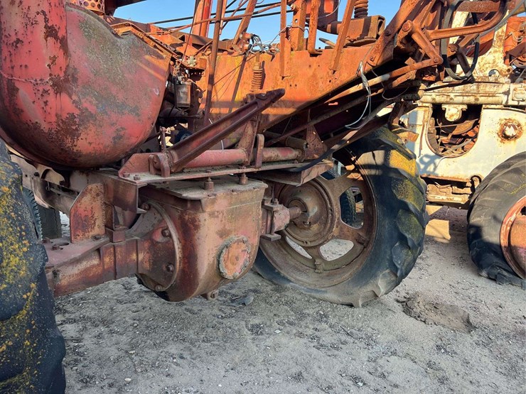 farmall-m-cotton-picker-image-12