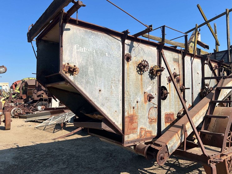 caterpillar-pull-type-combine-image-6