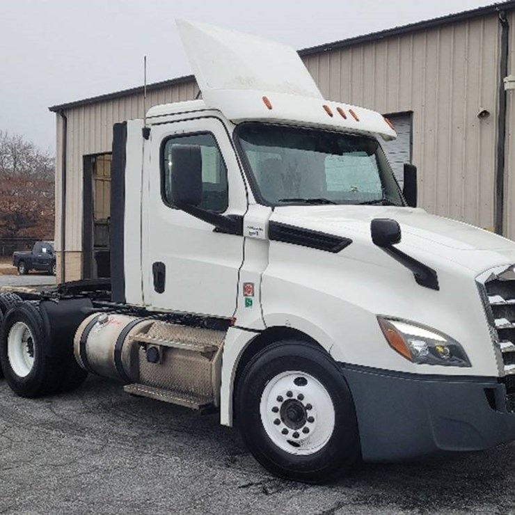2018 FREIGHTLINER CASCADIA 126