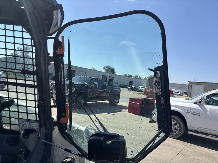 2022-bobcat-t870-image-45