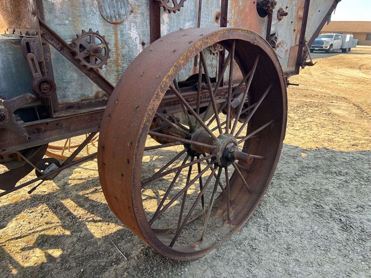 caterpillar-pull-type-combine-image-16
