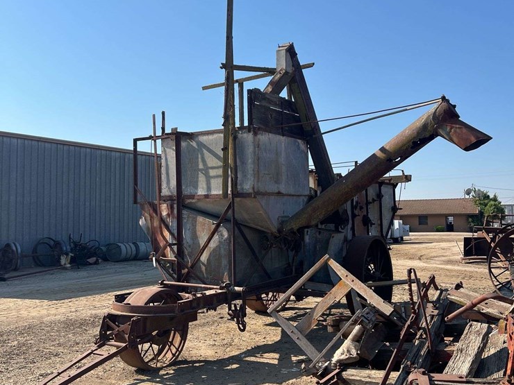 caterpillar-pull-type-combine-image-18