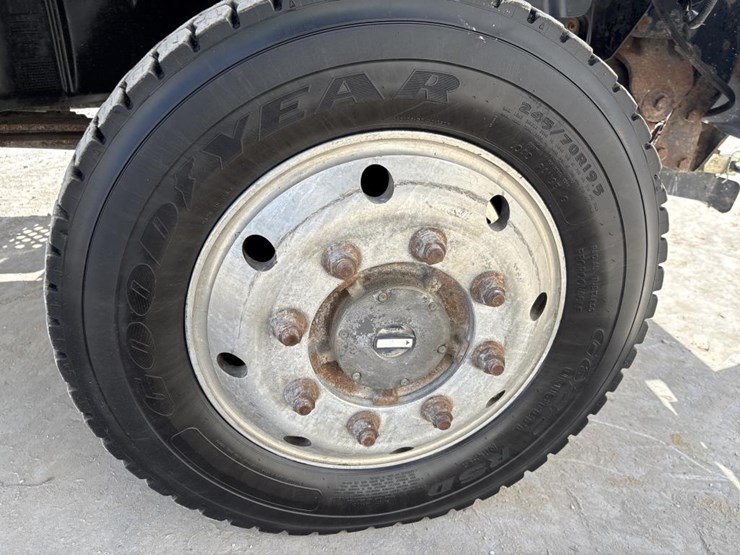 #5081-•-2005-gmc-c4500-4x4-single-axle-dump-truck-image-63