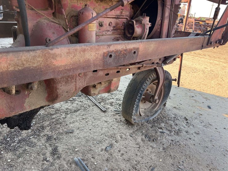 farmall-m-cotton-picker-image-25