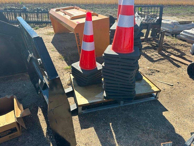 kc-skid-steer-pallet-forks-image-3