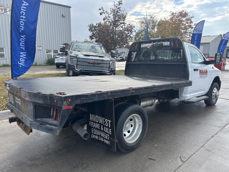 2015-dodge-ram-3500-image-5