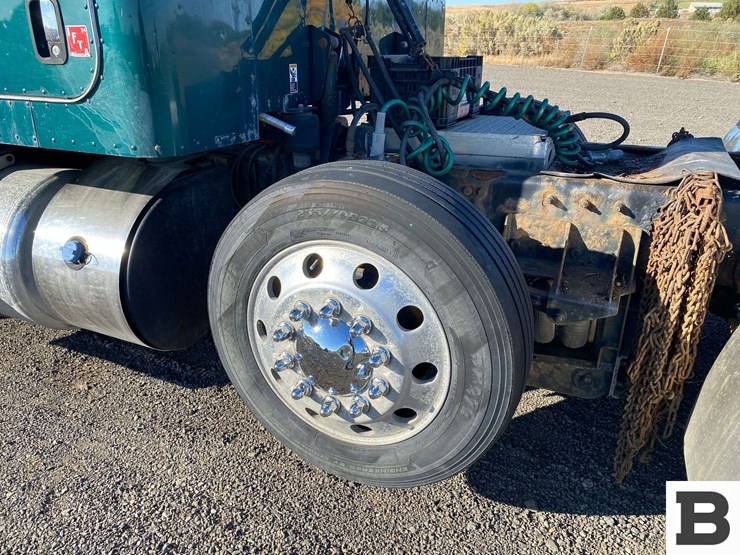 2013-peterbilt-367-image-16