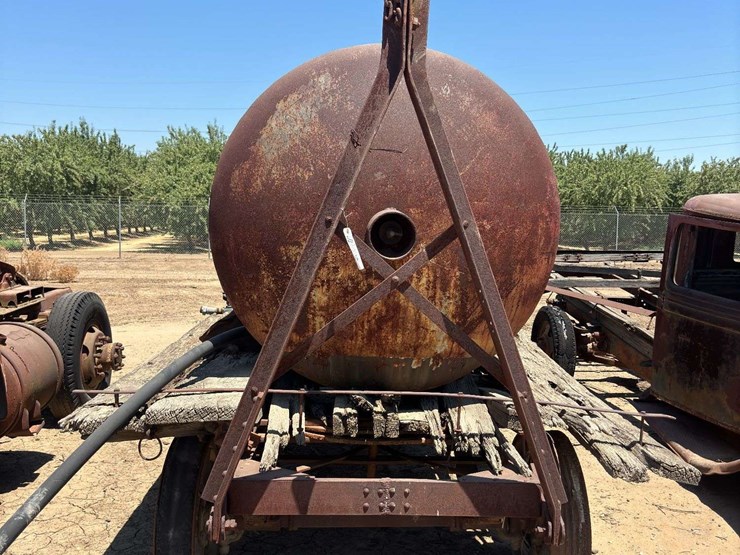 propane-tank-on-wagon-image-8