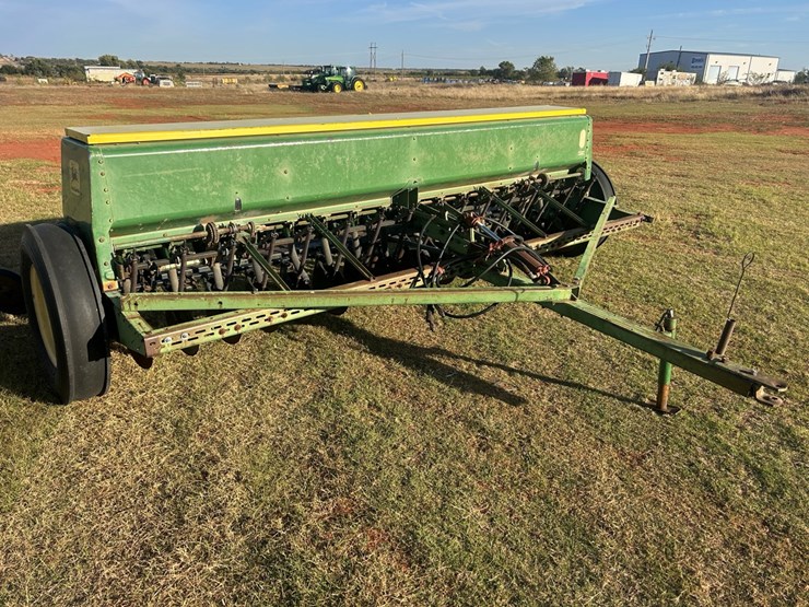 john-deere-8200-image-1