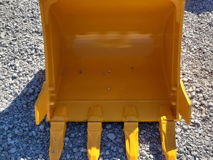 excavator-bucket.-24"-wide.-image-1