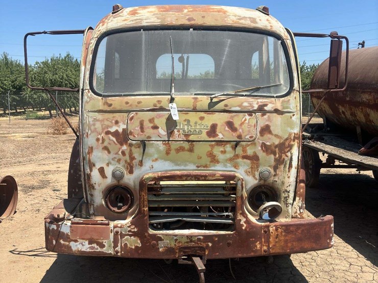 white-3000-truck-image-18